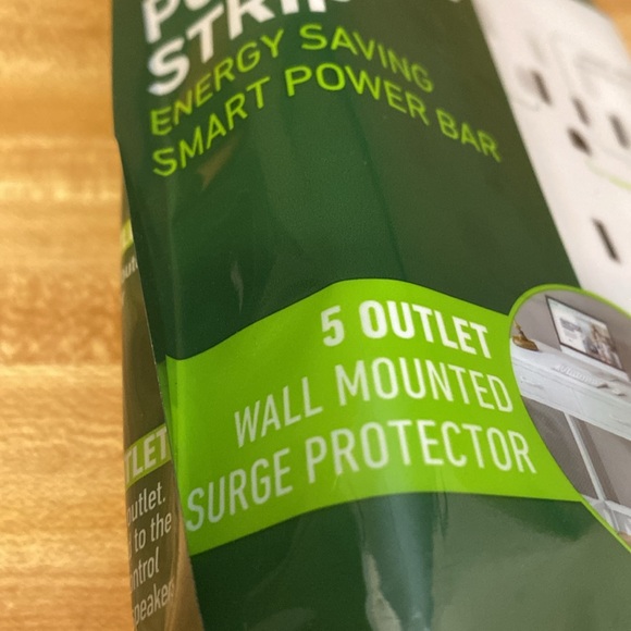 Greenlite Tier 1 Advanced Power Strip 5 Outlet Wall Mounted Factory Sealed New - Picture 2 of 3